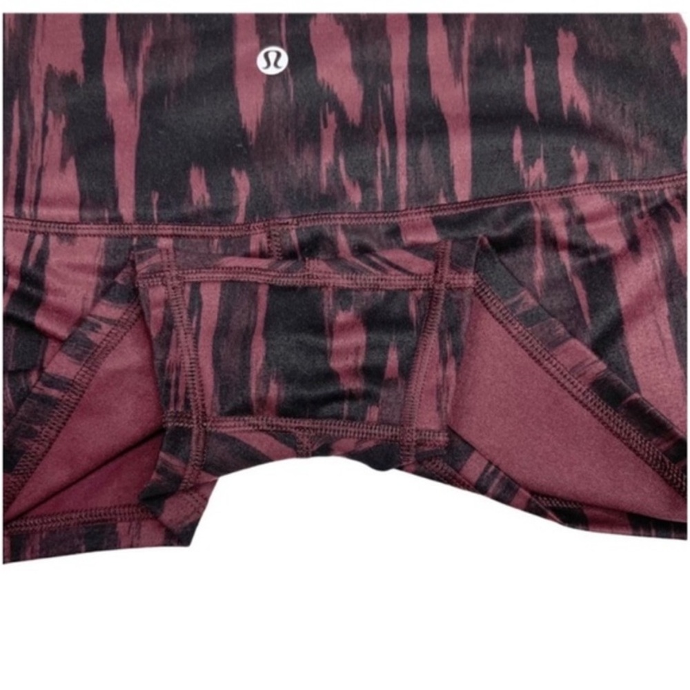 Lululemon Boogie Short Roll Down Painted Animal Bordeaux Drama Black Size 4 - Picture 7 of 9